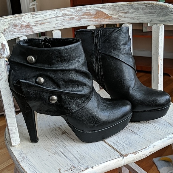 Madden Girl Shoes - Madden Girl Cravis Booties